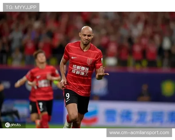 中超成都费利佩背身训练依旧稳固：展现冠军气质的不凡之路