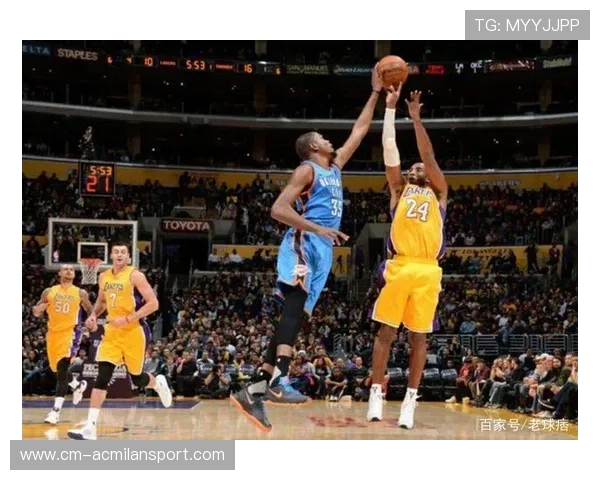 体育明星与粉丝打篮球！被帽成表情包