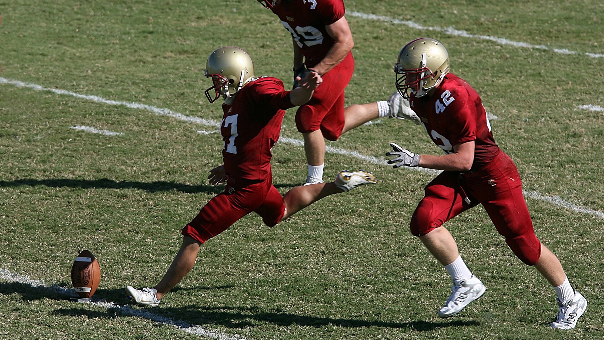 举重项目冬训强化动作稳定性和力量提升，举重队训练视频